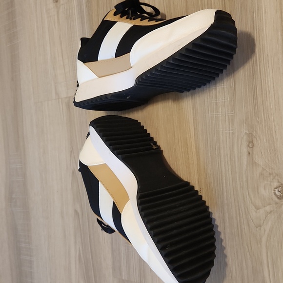 DV Dolce Vita Bettie sneakers - Picture 3 of 5